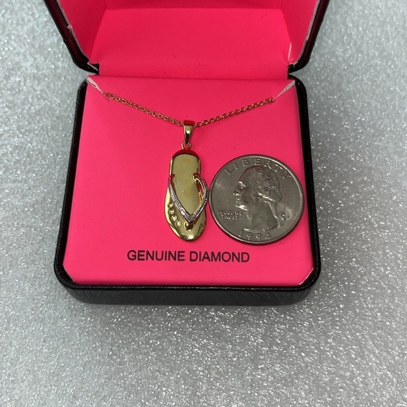 🆕 Gianni Argento Flip Flop Pendant Necklace Gold Tone Diamond Accent 18” - Picture 3 of 6